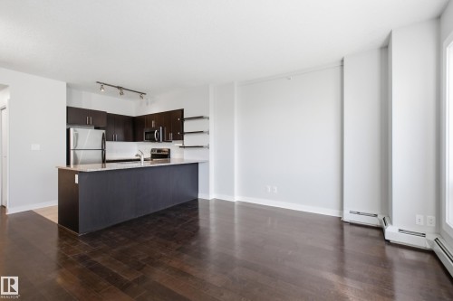 #1005 10152 104 St Nw, Edmonton, AB - Indoor Photo Showing Kitchen