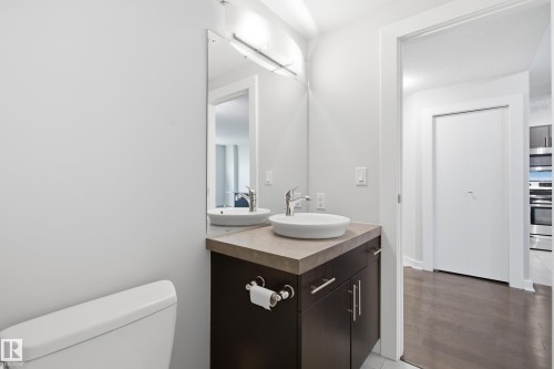 #1005 10152 104 St Nw, Edmonton, AB - Indoor Photo Showing Bathroom