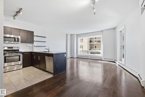 #1005 10152 104 St Nw, Edmonton, AB - Indoor Photo Showing Kitchen
