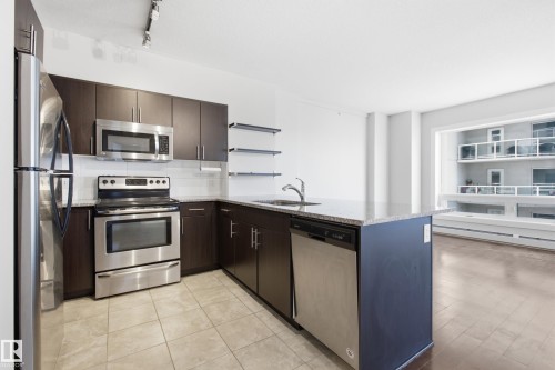#1005 10152 104 St Nw, Edmonton, AB - Indoor Photo Showing Kitchen