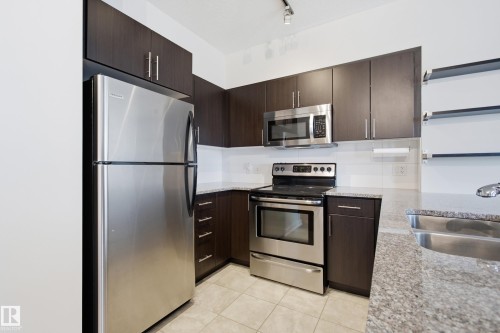 #1005 10152 104 St Nw, Edmonton, AB - Indoor Photo Showing Kitchen