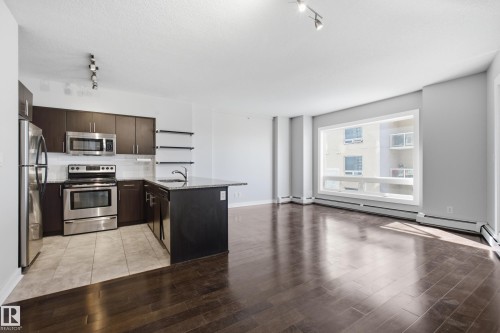 #1005 10152 104 St Nw, Edmonton, AB - Indoor Photo Showing Kitchen