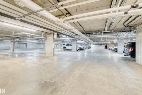 #115 12804 140 Av Nw, Edmonton, AB - Indoor Photo Showing Garage