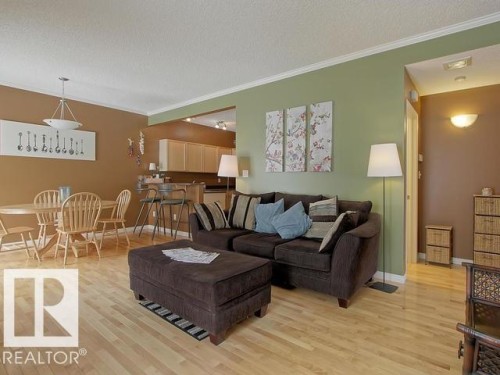 #107 3040 Spence Wd Sw, Edmonton, AB - Indoor Photo Showing Living Room