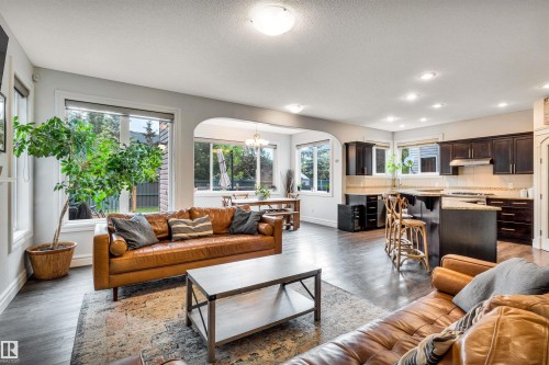 11935 21 Avenue Sw, Edmonton, AB - Indoor Photo Showing Living Room