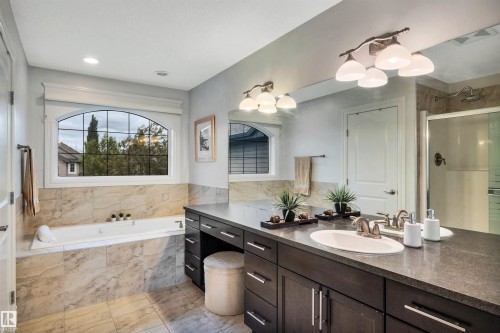 11935 21 Avenue Sw, Edmonton, AB - Indoor Photo Showing Bathroom