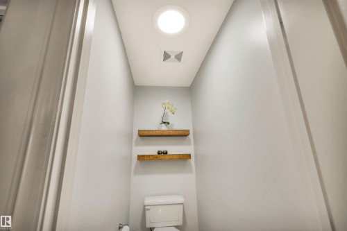 11935 21 Avenue Sw, Edmonton, AB - Indoor Photo Showing Bathroom
