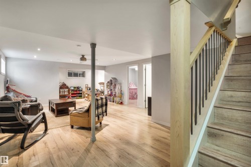 11935 21 Avenue Sw, Edmonton, AB - Indoor Photo Showing Other Room