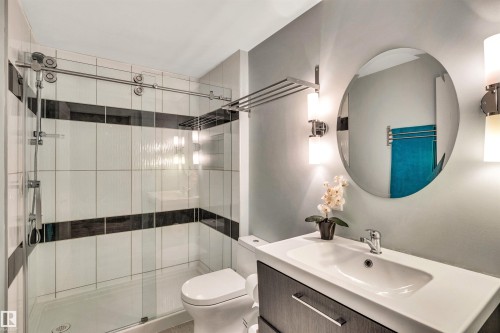 11935 21 Avenue Sw, Edmonton, AB - Indoor Photo Showing Bathroom