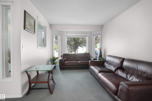 2715 44A Avenue Nw, Edmonton, AB - Indoor Photo Showing Living Room