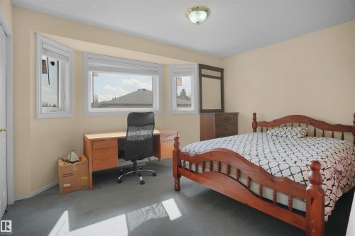 2715 44A Avenue Nw, Edmonton, AB - Indoor Photo Showing Bedroom