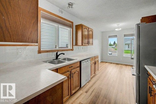 312 Lago Lindo Crescent Nw, Edmonton, AB - Indoor Photo Showing Kitchen With Double Sink