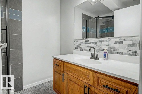 312 Lago Lindo Crescent Nw, Edmonton, AB - Indoor Photo Showing Bathroom