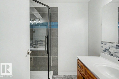 312 Lago Lindo Crescent Nw, Edmonton, AB - Indoor Photo Showing Bathroom