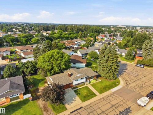 Expansive residential area with mature trees and established landscaping - 30 Cavanagh Crescent, Stony Plain, AB - Outdoor With View