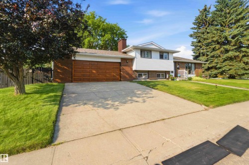 Brick and siding exterior with a two-car garage - 30 Cavanagh Crescent, Stony Plain, AB - Outdoor With Facade