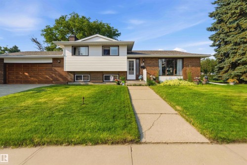 Brick and siding exterior with a two-car garage - 30 Cavanagh Crescent, Stony Plain, AB - Outdoor With Facade