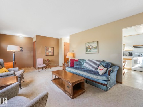 5916 148 Avenue Nw, Edmonton, AB - Indoor Photo Showing Living Room