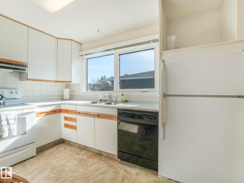 5916 148 Avenue Nw, Edmonton, AB - Indoor Photo Showing Kitchen With Double Sink