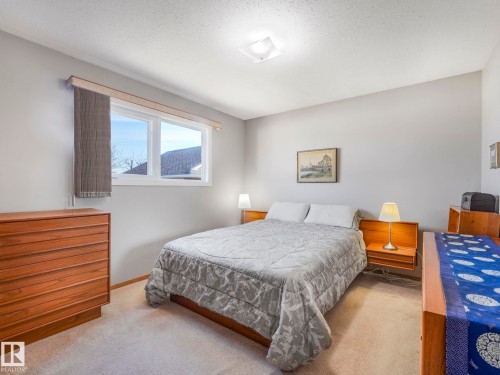 5916 148 Avenue Nw, Edmonton, AB - Indoor Photo Showing Bedroom