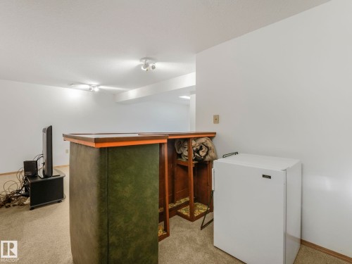 5916 148 Avenue Nw, Edmonton, AB - Indoor