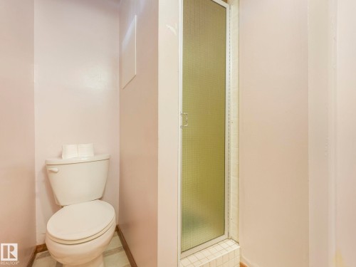 5916 148 Avenue Nw, Edmonton, AB - Indoor Photo Showing Bathroom