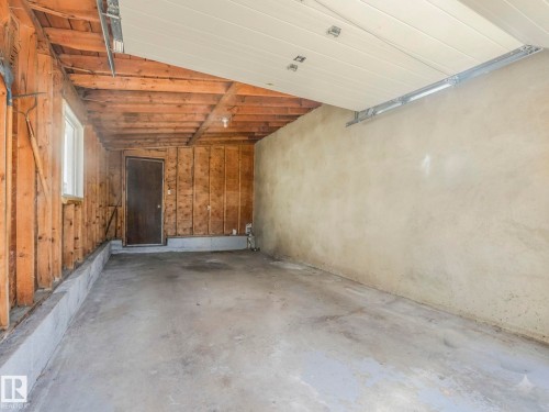 5916 148 Avenue Nw, Edmonton, AB - Indoor Photo Showing Garage