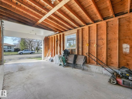 5916 148 Avenue Nw, Edmonton, AB - Indoor