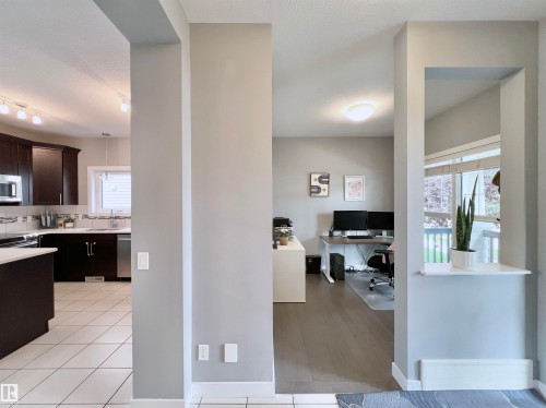 362 Chappelle Drive Sw, Edmonton, AB - Indoor Photo Showing Kitchen