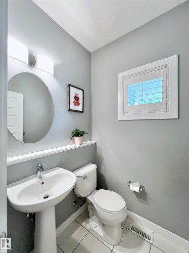 362 Chappelle Drive Sw, Edmonton, AB - Indoor Photo Showing Bathroom