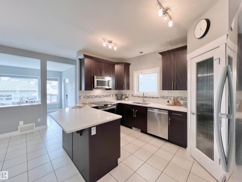 362 Chappelle Drive Sw, Edmonton, AB - Indoor Photo Showing Kitchen With Upgraded Kitchen