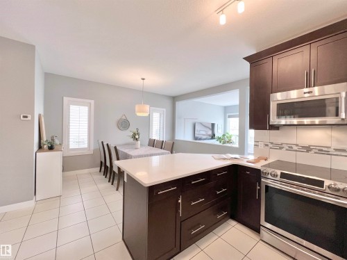 362 Chappelle Drive Sw, Edmonton, AB - Indoor Photo Showing Kitchen