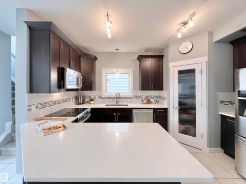362 Chappelle Drive Sw, Edmonton, AB - Indoor Photo Showing Kitchen With Double Sink