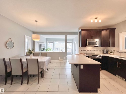 362 Chappelle Drive Sw, Edmonton, AB - Indoor Photo Showing Kitchen With Upgraded Kitchen