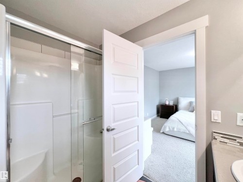 362 Chappelle Drive Sw, Edmonton, AB - Indoor Photo Showing Bathroom
