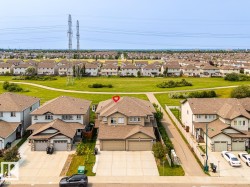 1724 27 Street NW  Edmonton, AB T6T 2G6
