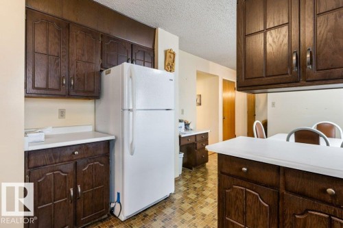11113 173A Avenue Nw, Edmonton, AB - Indoor Photo Showing Kitchen