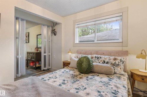 23 Glenhaven Crescent, St. Albert, AB - Indoor Photo Showing Bedroom