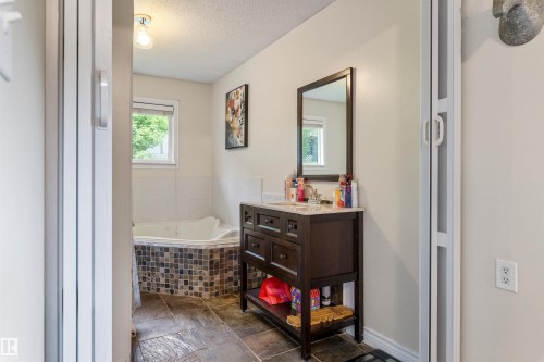 23 Glenhaven Crescent, St. Albert, AB - Indoor Photo Showing Bathroom