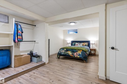 23 Glenhaven Crescent, St. Albert, AB - Indoor Photo Showing Bedroom