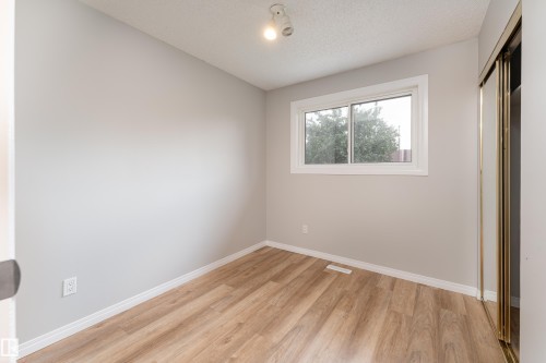 1131 35A Street Nw, Edmonton, AB - Indoor Photo Showing Other Room