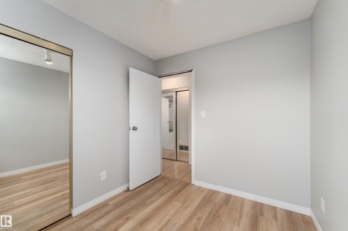 1131 35A Street Nw, Edmonton, AB - Indoor Photo Showing Other Room