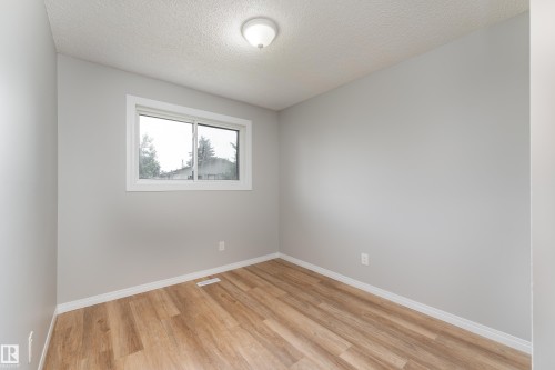 1131 35A Street Nw, Edmonton, AB - Indoor Photo Showing Other Room