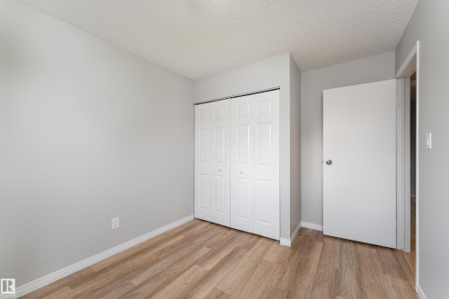 1131 35A Street Nw, Edmonton, AB - Indoor Photo Showing Other Room