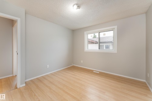 1131 35A Street Nw, Edmonton, AB - Indoor Photo Showing Other Room