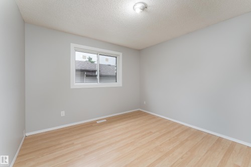 1131 35A Street Nw, Edmonton, AB - Indoor Photo Showing Other Room