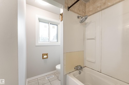 1131 35A Street Nw, Edmonton, AB - Indoor Photo Showing Bathroom