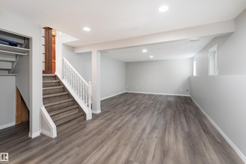 1131 35A Street Nw, Edmonton, AB - Indoor Photo Showing Other Room
