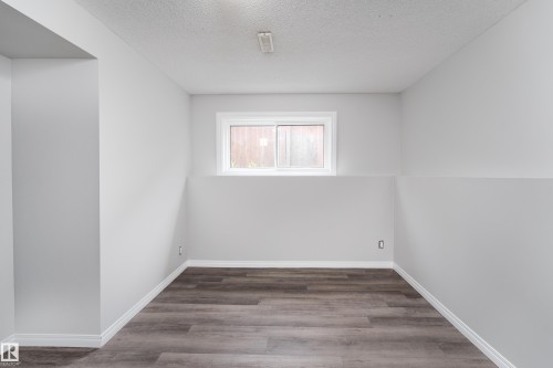 1131 35A Street Nw, Edmonton, AB - Indoor Photo Showing Other Room