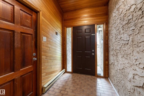 1131 35A Street Nw, Edmonton, AB - Indoor Photo Showing Other Room